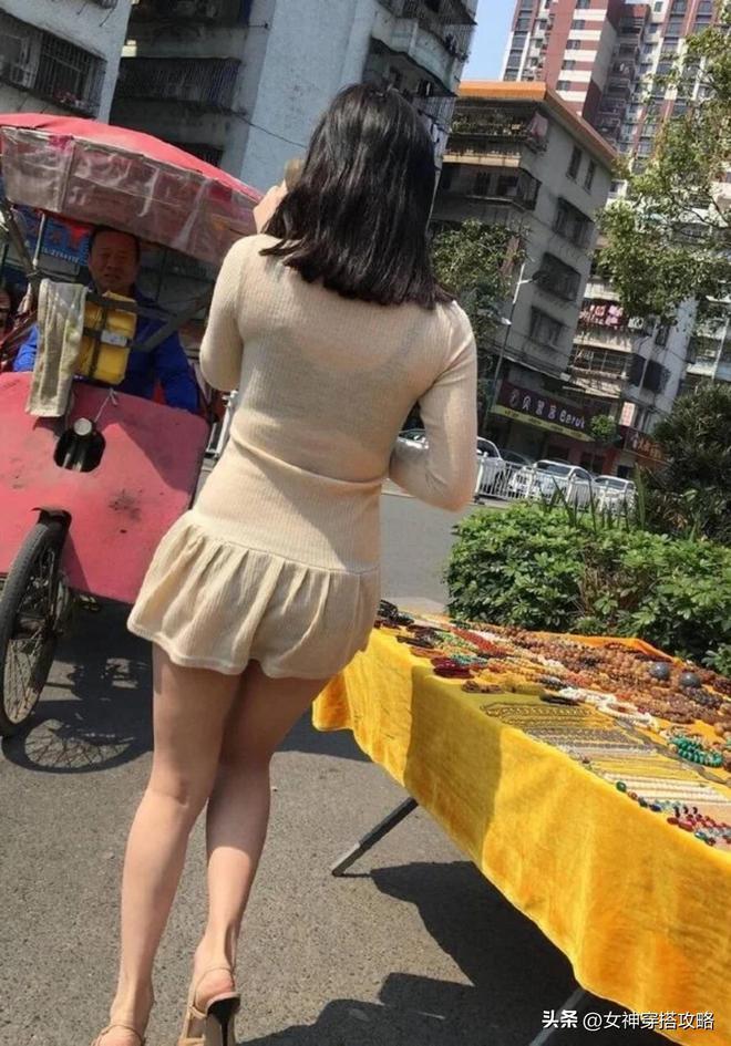 裙+秋鞋”：30岁左右女人穿上太美了OG网站9月又火了一种穿搭叫：“针织