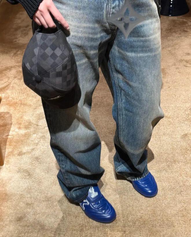 Rihanna、NewJeans联名款释出OG网站Lisa、王嘉尔加持LV潮鞋出圈！(图11)