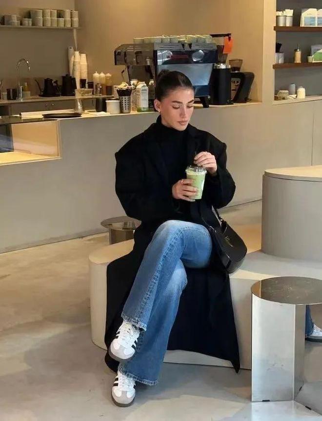 双鞋穿出舒适的时髦！OG真人大衣配这3