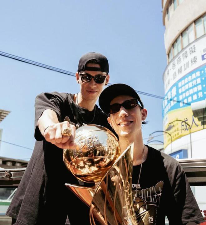 NBA一支超级成长股退役了OG真人再见“林来疯”！(图2)