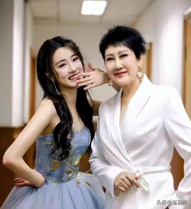 几位老艺术家诠释了人前一套背后一套OG真人游戏贪财又好色！德不配位的(图1)